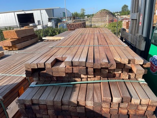 Ca. 204x Hardhouten Regels Geschaafd, 42x57mm, lengte 79/305cm, 125/33